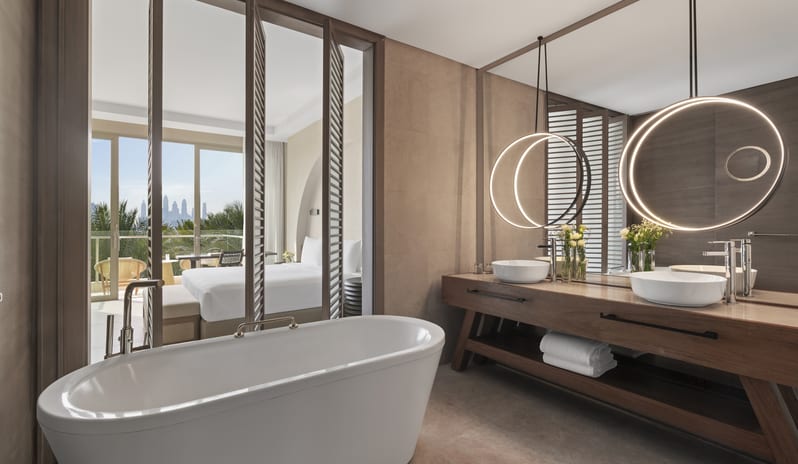 middle-east-holidays-dubai-rixos-the-palm-dubai-hotel-and-suites-hotel-two-bedroom-senior-suite-bathtub